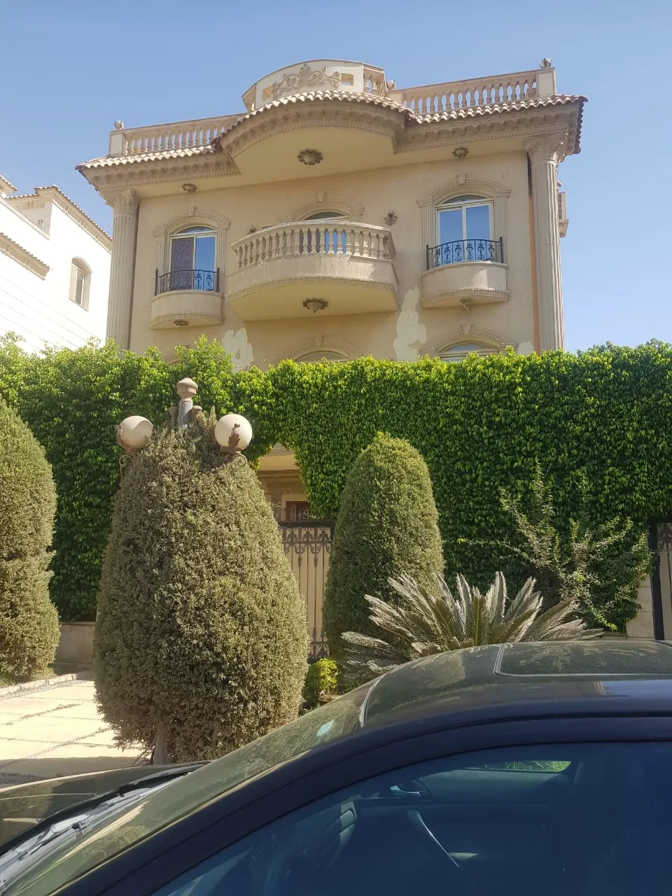 Villa for sale in West ElGolf in New Cairo of 1275 m² with 14 bedrooms