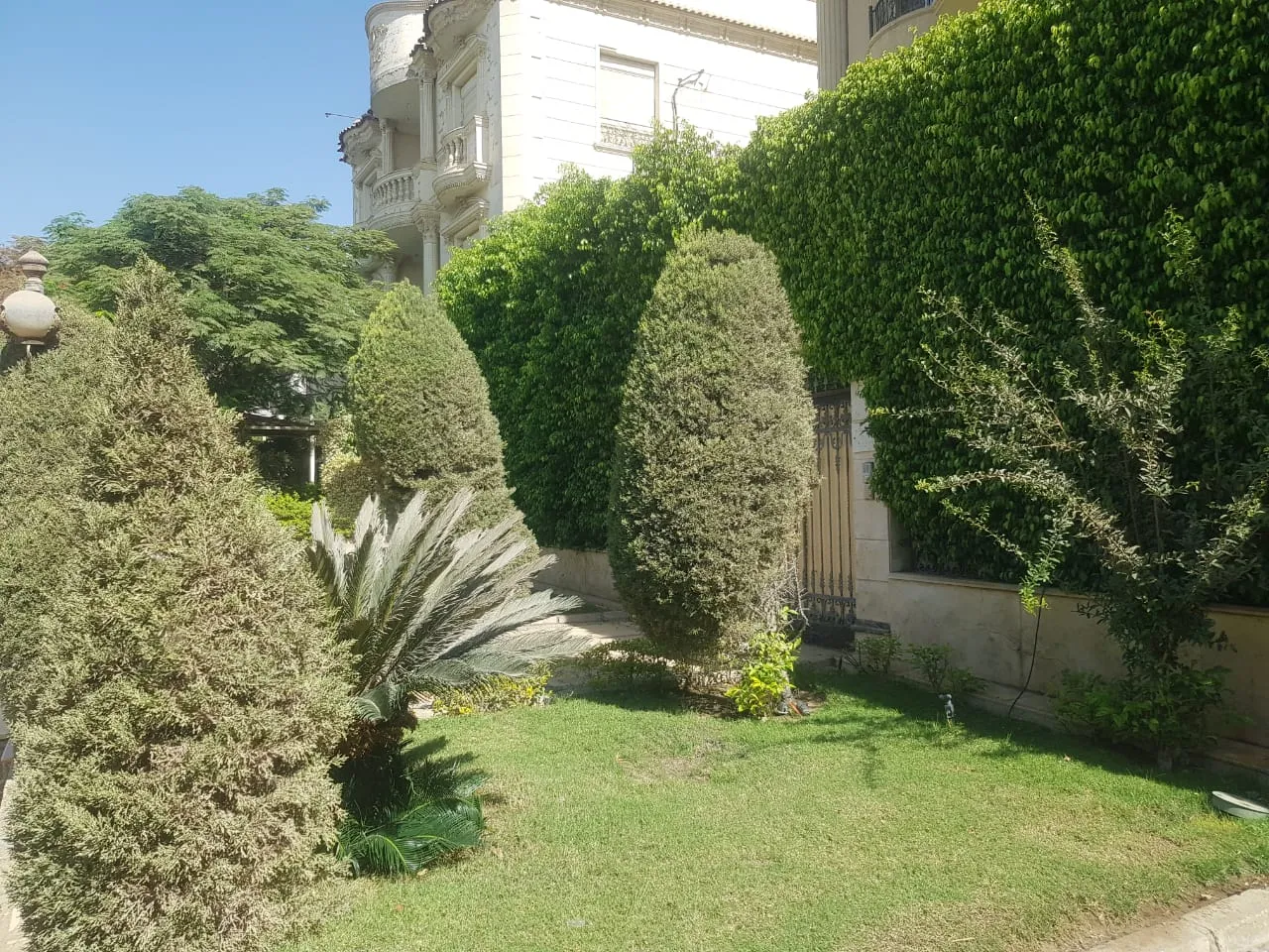 Villa for sale in West ElGolf in New Cairo of 1275 m² with 14 bedrooms