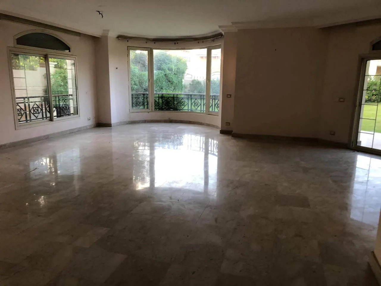 Villa for sale in Dyar Mokhabarat in New Cairo of 1300 m² with 7 bedrooms