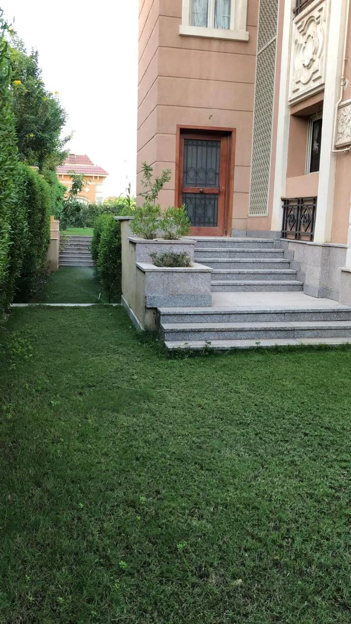 Villa for sale in Dyar Mokhabarat in New Cairo of 1300 m² with 7 bedrooms