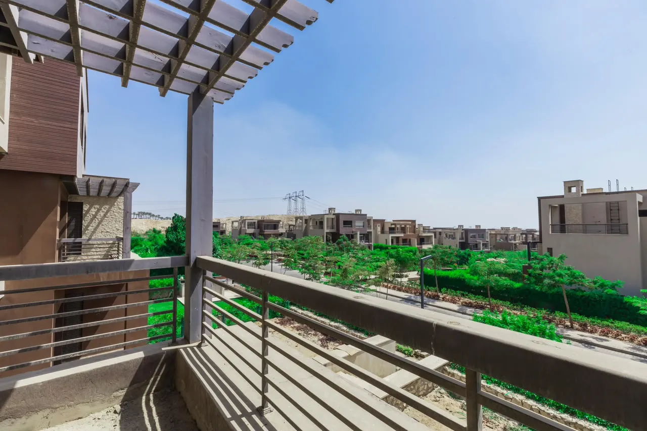 Townhouse for sale in New Giza in 6th of October City of 256 m² with 3 bedrooms