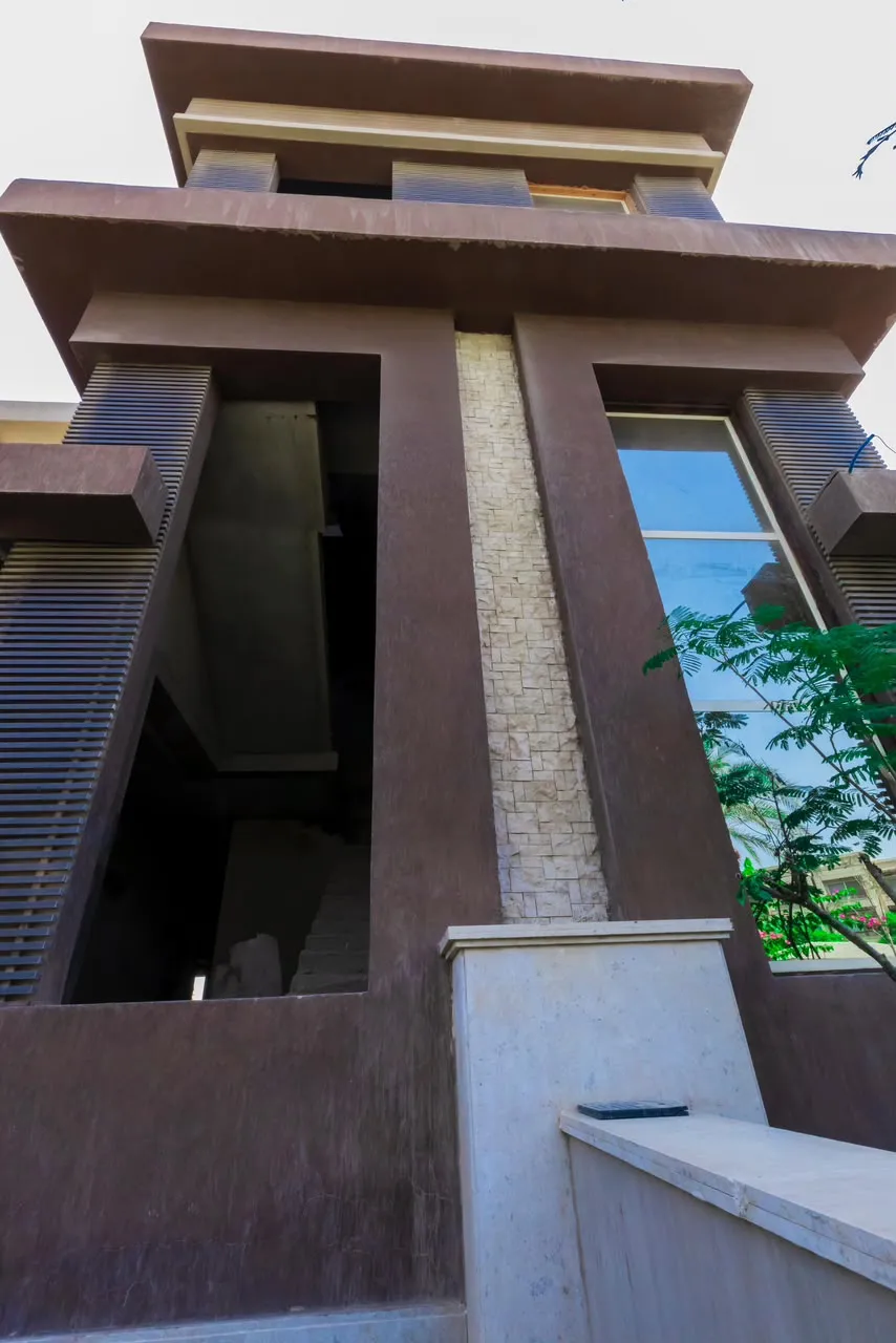 Townhouse for sale in New Giza in 6th of October City of 256 m² with 3 bedrooms