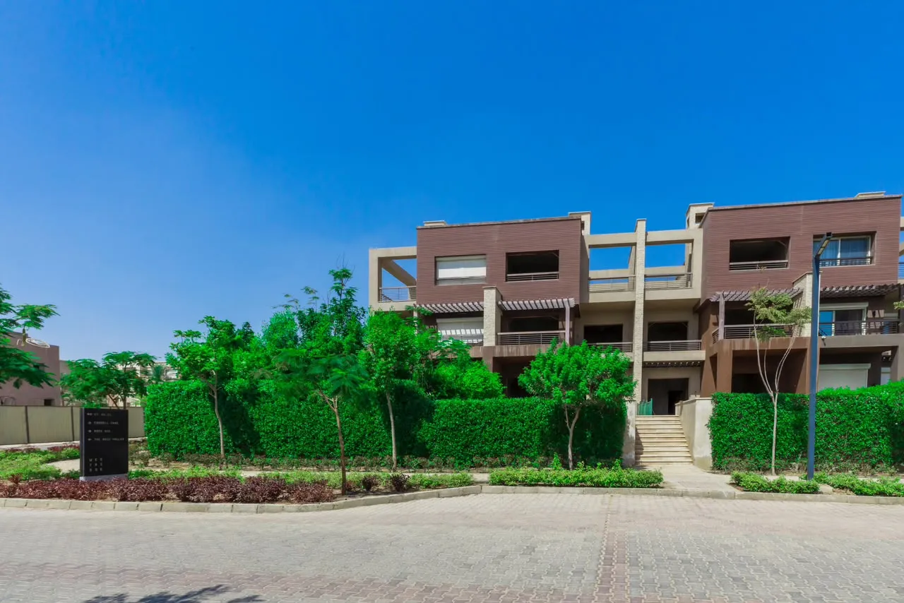 Townhouse for sale in New Giza in 6th of October City of 256 m² with 3 bedrooms