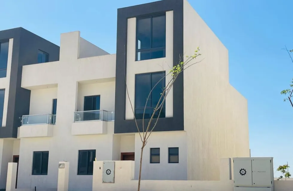Townhouse for sale in Lake West in Northern Expansion of 243 m² with 3 bedrooms