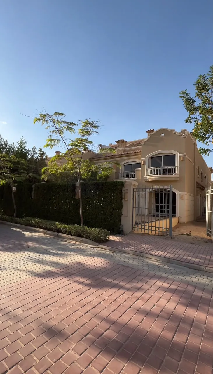 Townhouse for sale in El Patio Prime in El Shorouk of 212 m² with 3 bedrooms