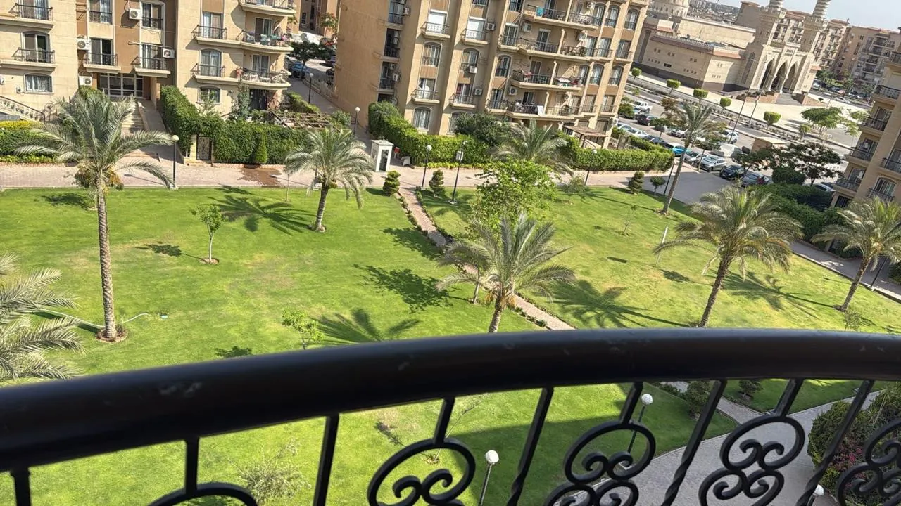 Apartment for sale in El Rehab in New Cairo of 211 m² with 3 bedrooms