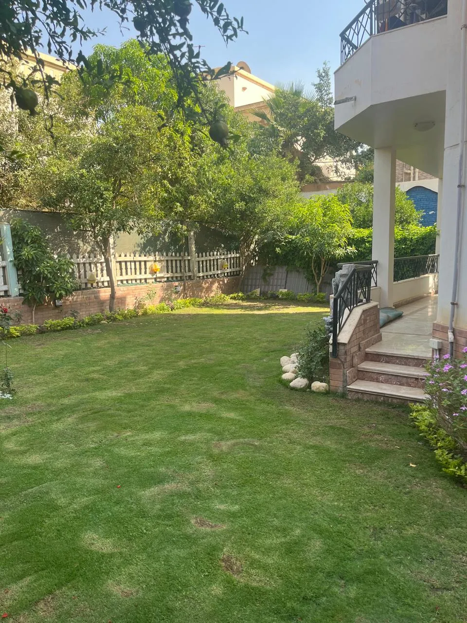 Villa for sale in El Rehab in New Cairo of 245 m² with 4 bedrooms