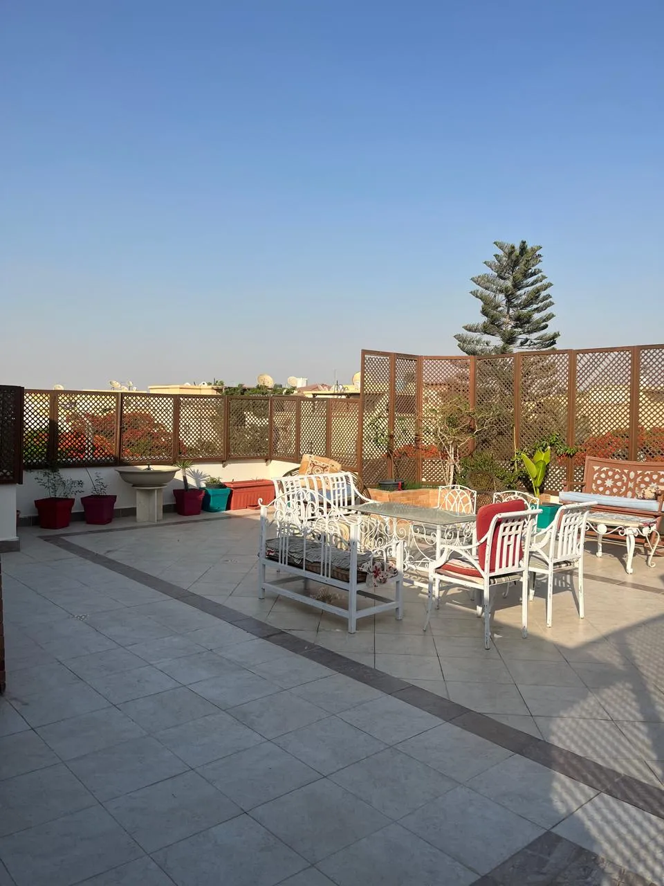 Villa for sale in El Rehab in New Cairo of 245 m² with 4 bedrooms