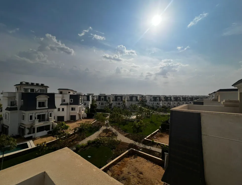 Villa for sale in Mountain View Chillout Park in Northern Expansion of 500 m² with 4 bedrooms