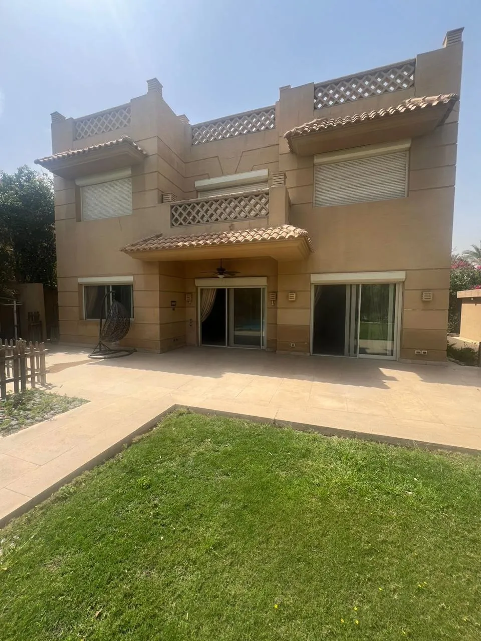 Villa for sale in Royal City in El Sheikh Zayed of 325 m² with 4 bedrooms