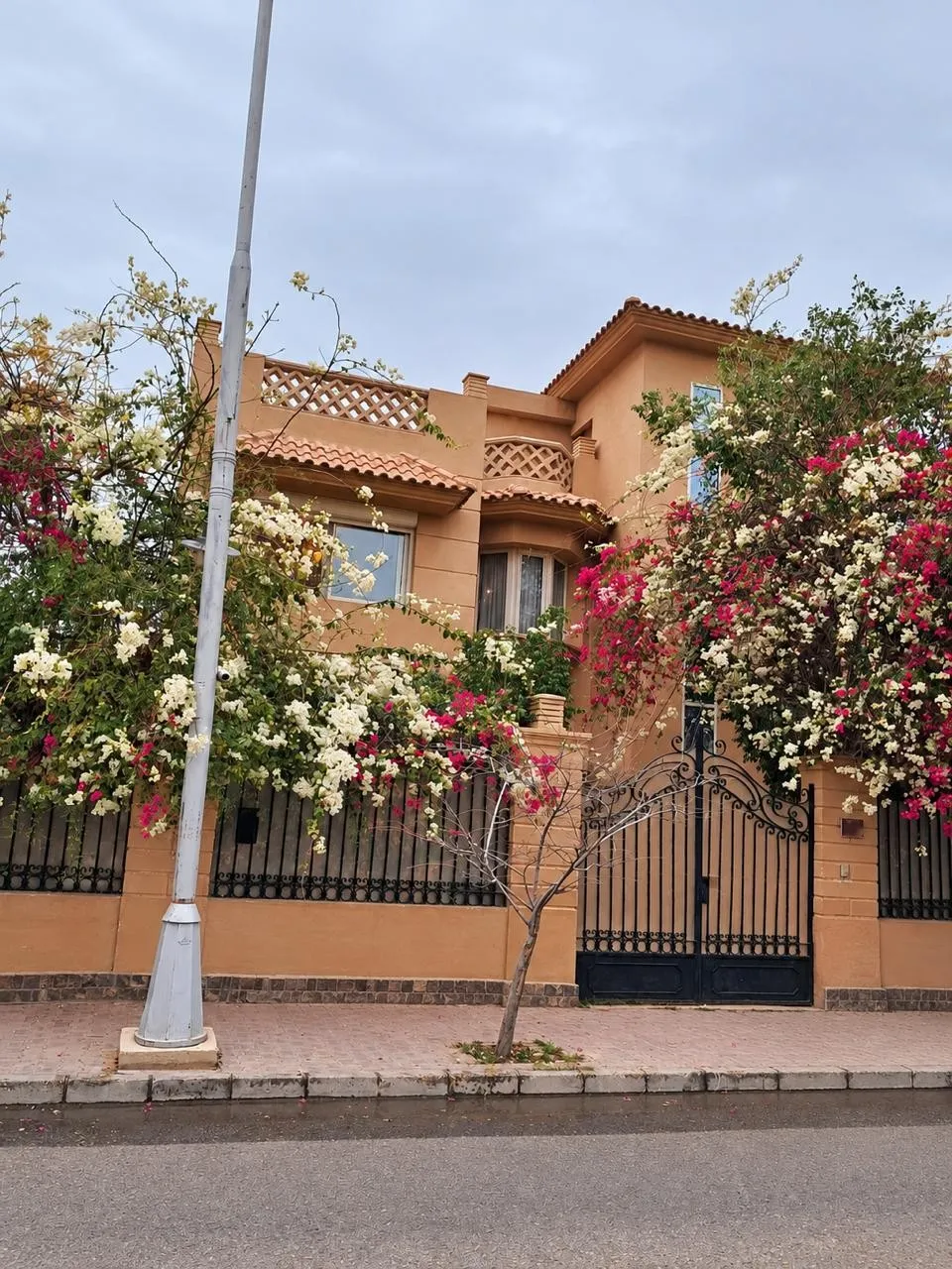 Villa for sale in Royal City in El Sheikh Zayed of 325 m² with 4 bedrooms