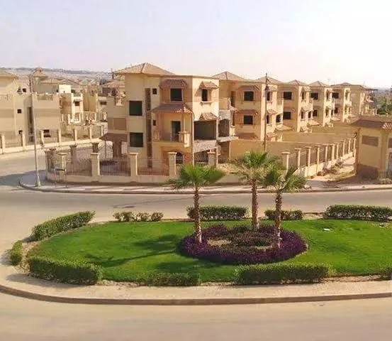 Villa for sale in Royal City in El Sheikh Zayed of 325 m² with 4 bedrooms