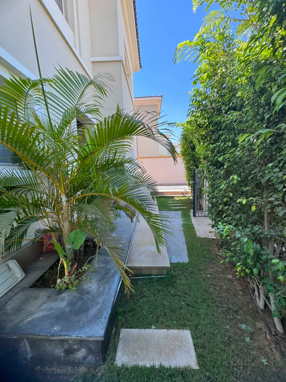 Villa for sale in Uptown Cairo in Mokattam of 305 m² with 5 bedrooms