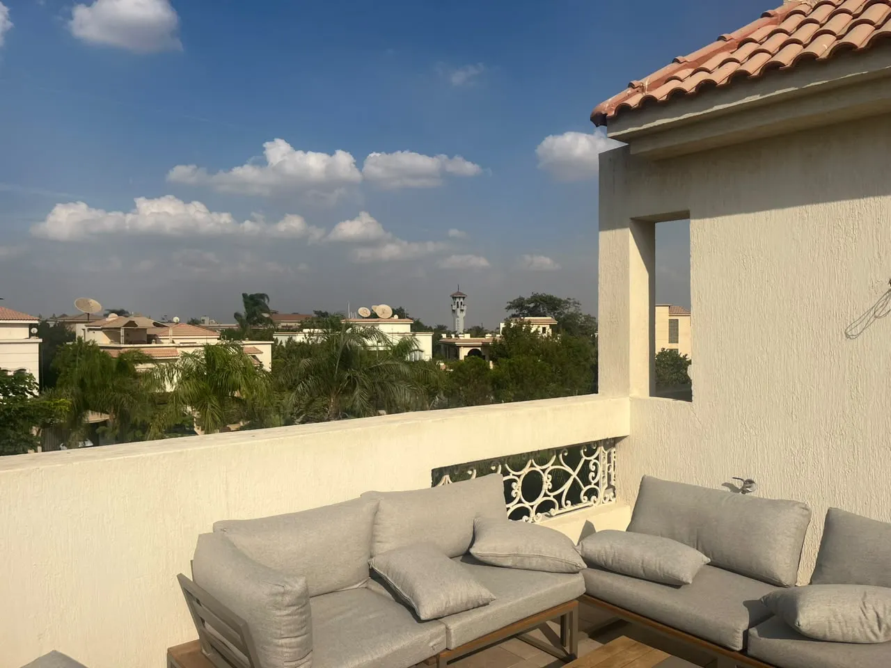 Villa for sale in Royal Hills in 6th of October City of 980 m² with 6 bedrooms