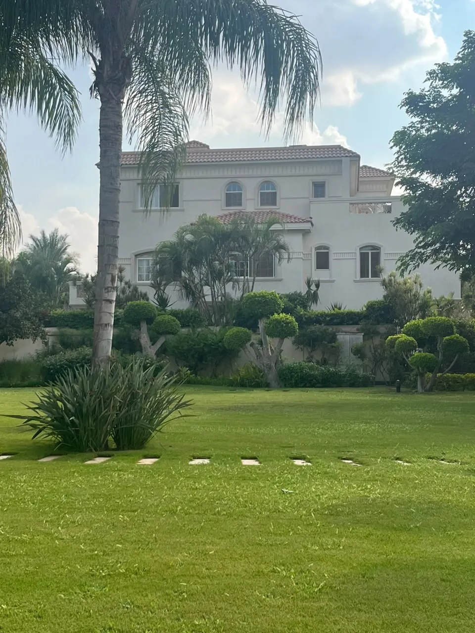 Villa for sale in Royal Hills in 6th of October City of 980 m² with 6 bedrooms
