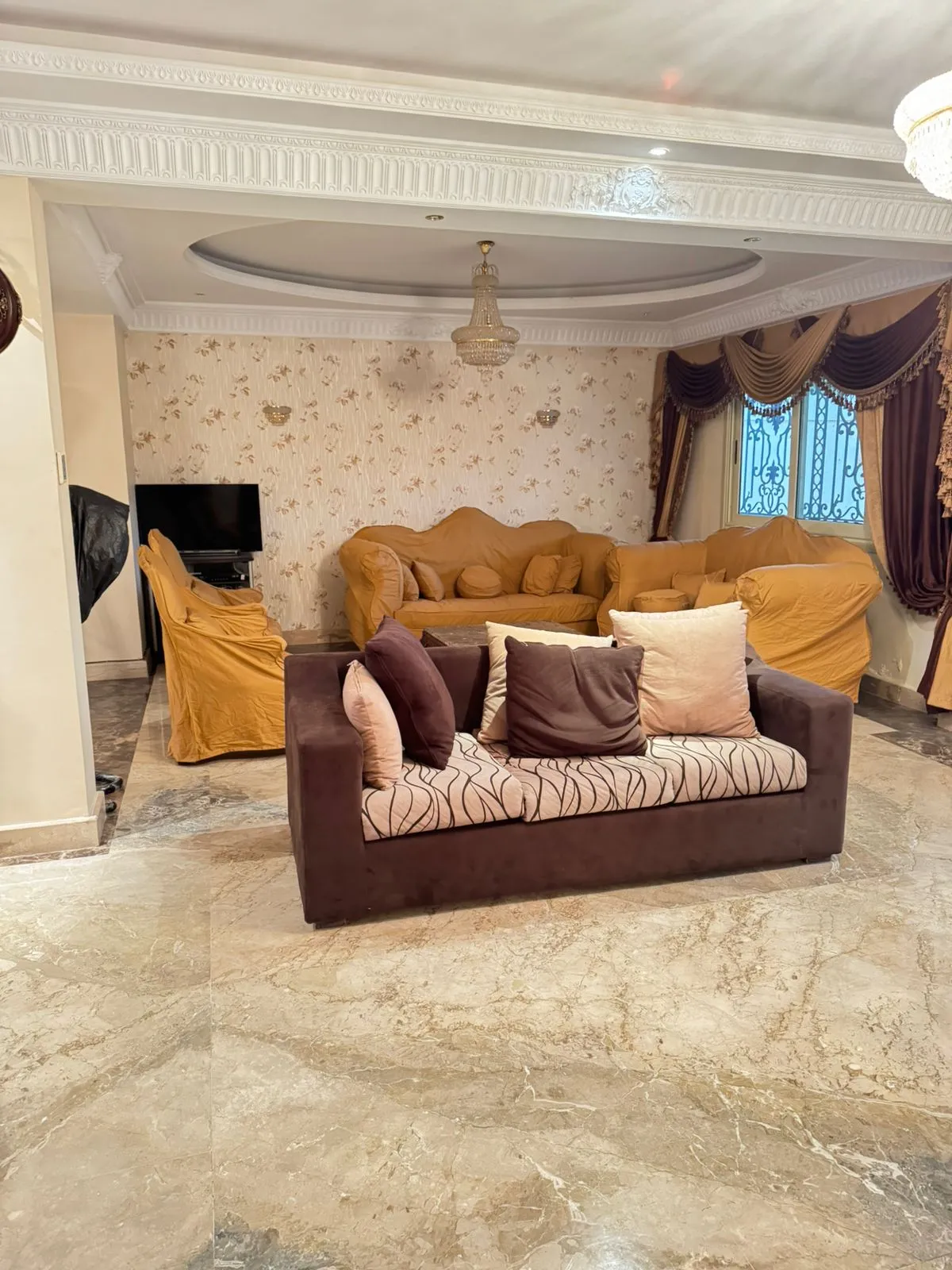 Villa for sale in Royal City in El Sheikh Zayed of 440 m² with 5 bedrooms