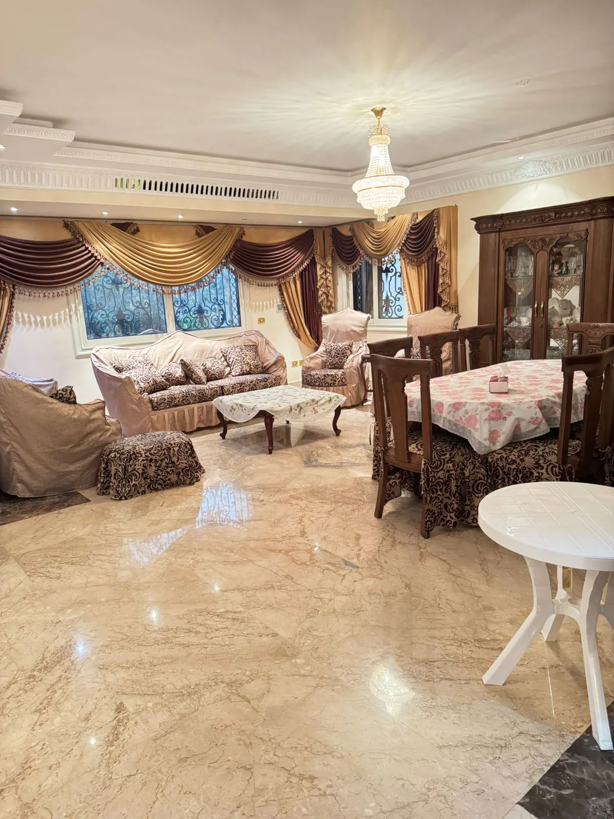 Villa for sale in Royal City in El Sheikh Zayed of 440 m² with 5 bedrooms