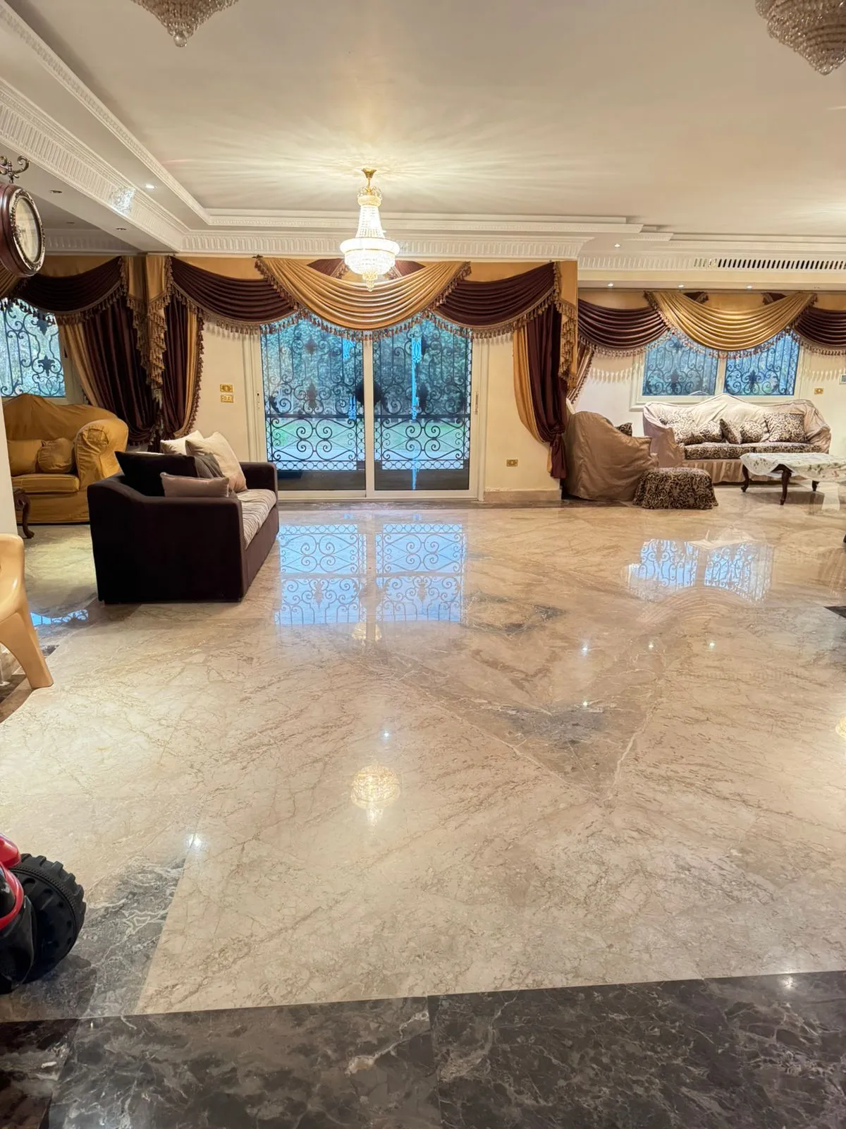 Villa for sale in Royal City in El Sheikh Zayed of 440 m² with 5 bedrooms