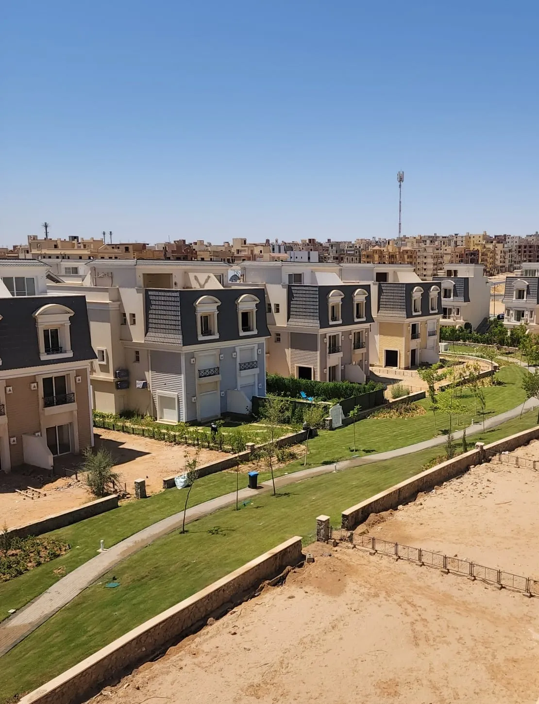 Villa for sale in Mountain View Chillout Park in Northern Expansion of 288 m² with 4 bedrooms