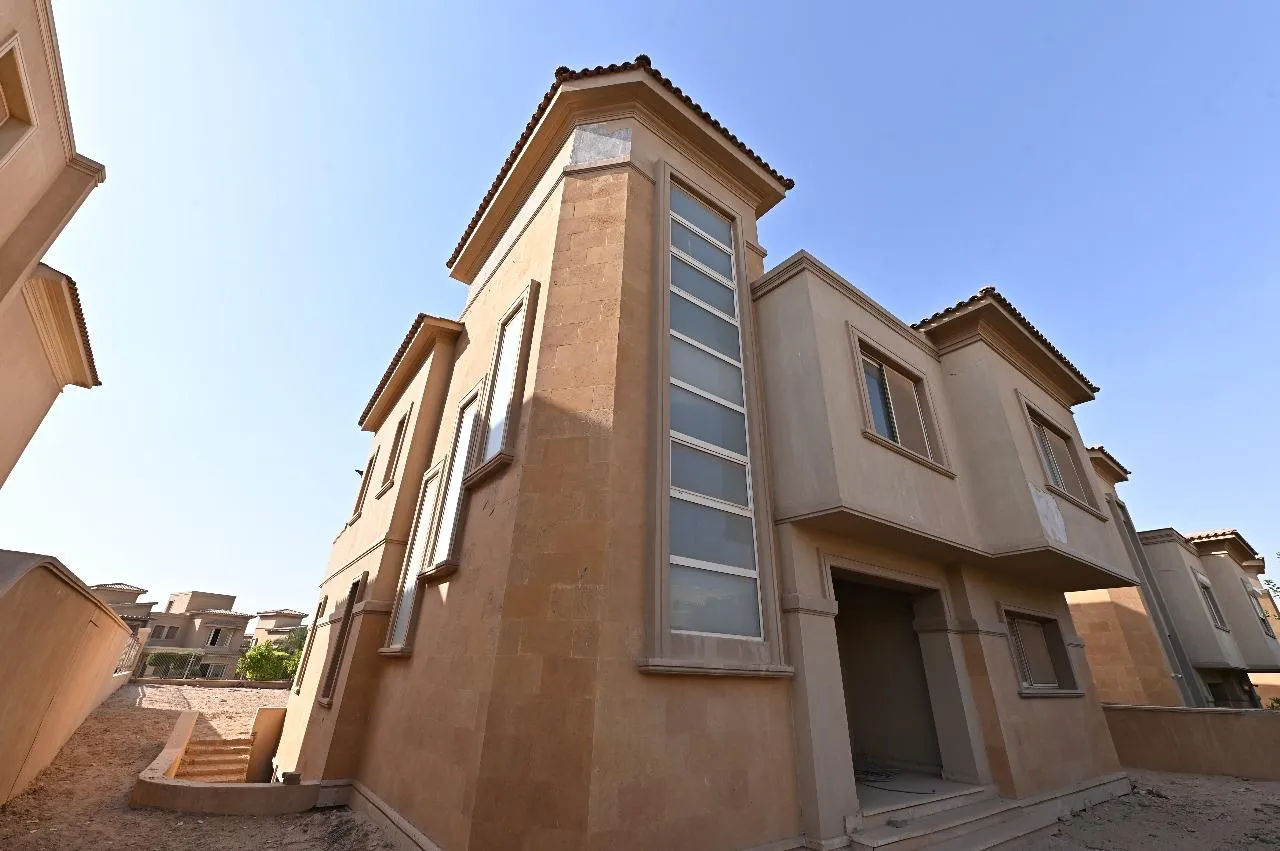 Villa for sale in Meadows Park in El Sheikh Zayed of 540 m² with 4 bedrooms