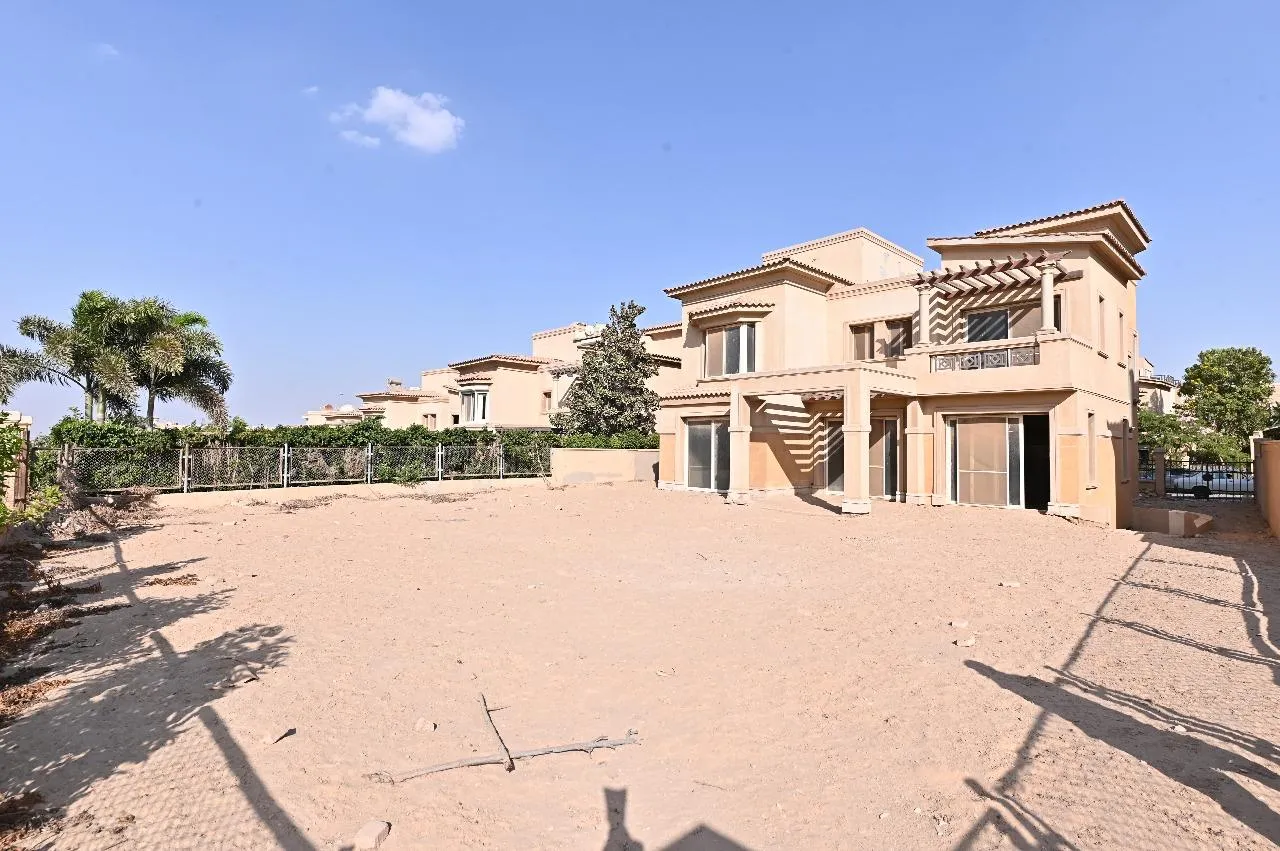 Villa for sale in Meadows Park in El Sheikh Zayed of 540 m² with 4 bedrooms