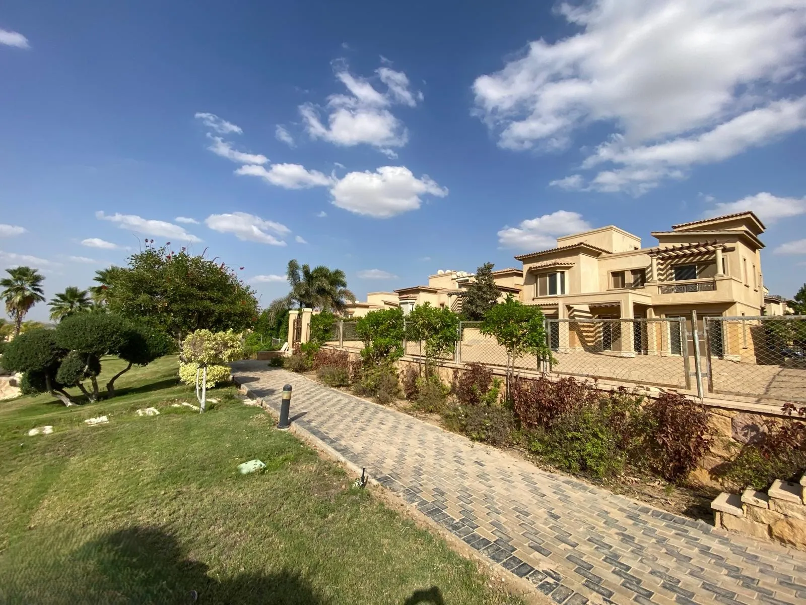 Villa for sale in Meadows Park in El Sheikh Zayed of 540 m² with 4 bedrooms