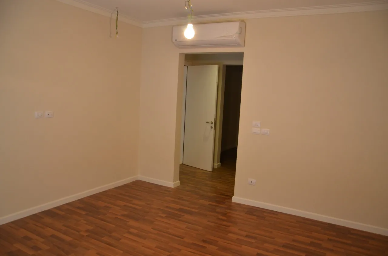 Apartment for sale in Pyramid Hills in 6th of October City of 202 m² with 3 bedrooms