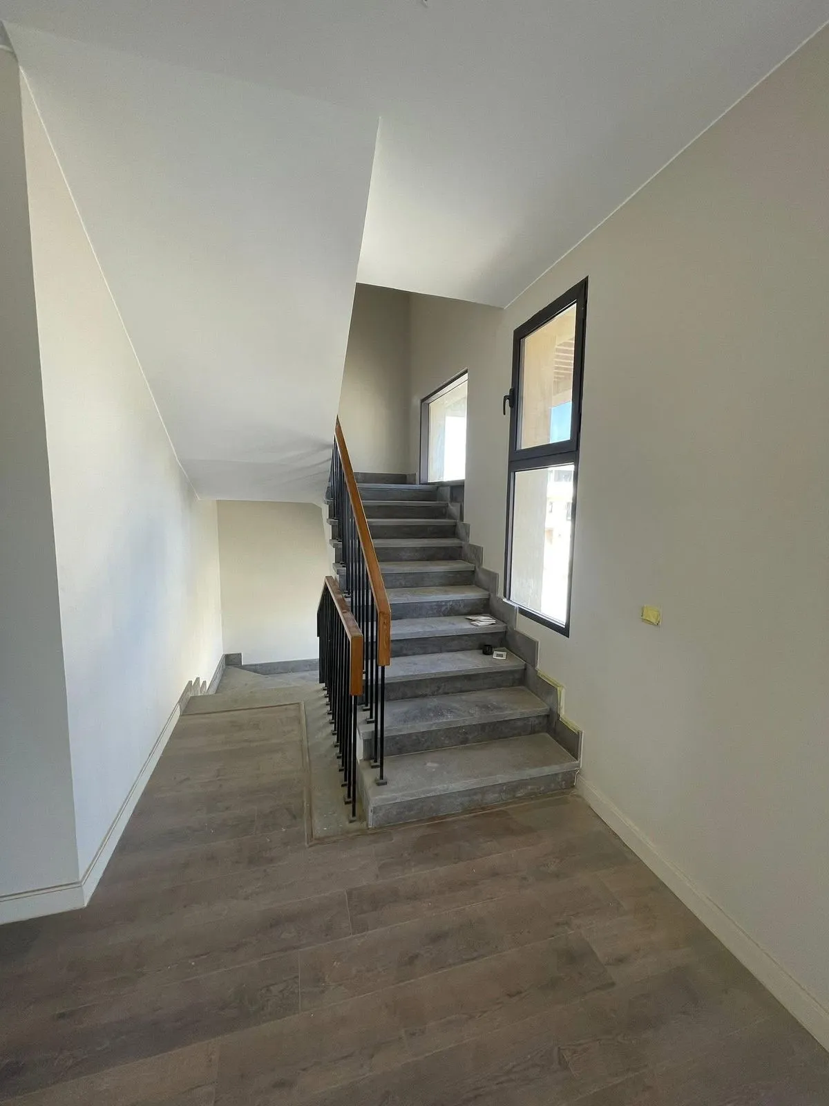  للبيع في أو ويست أوراسكوم في  بمساحة 0 م² تتكون من 0 غرف