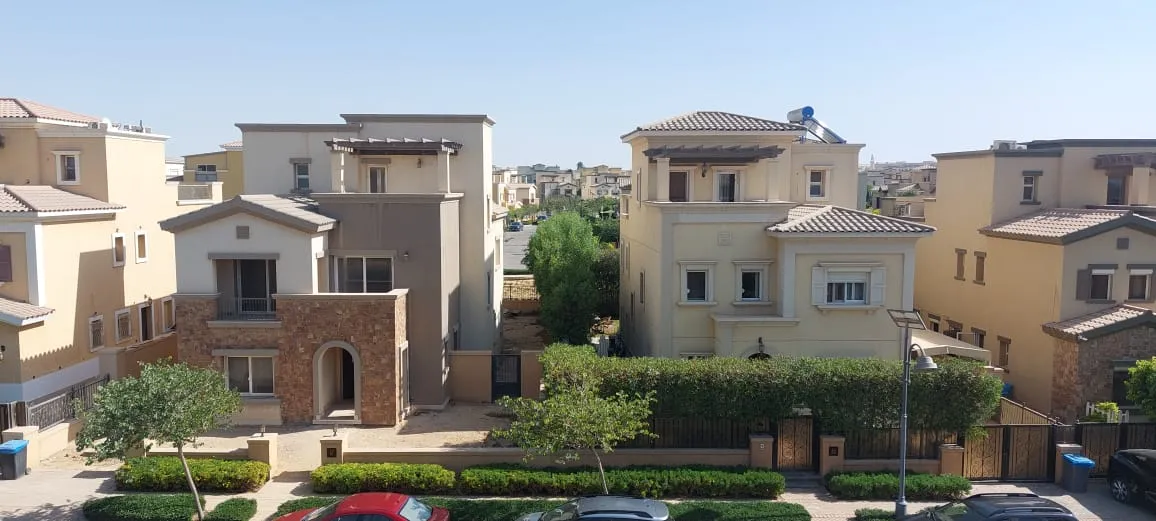 Villa for sale in Mivida in New Cairo of 356 m² with 4 bedrooms