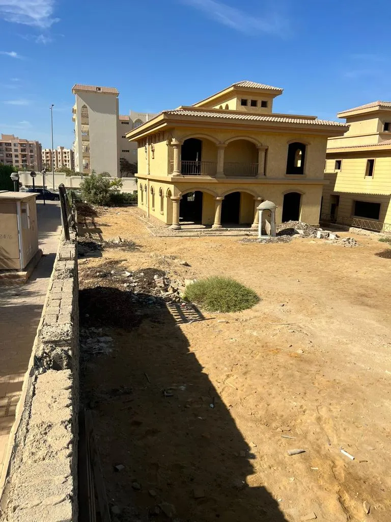 Villa for sale in El Rehab in New Cairo of 400 m² with 7 bedrooms