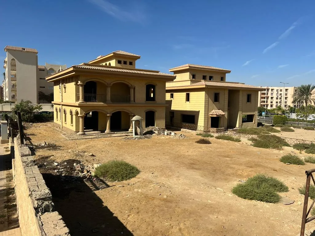 Villa for sale in El Rehab in New Cairo of 400 m² with 7 bedrooms