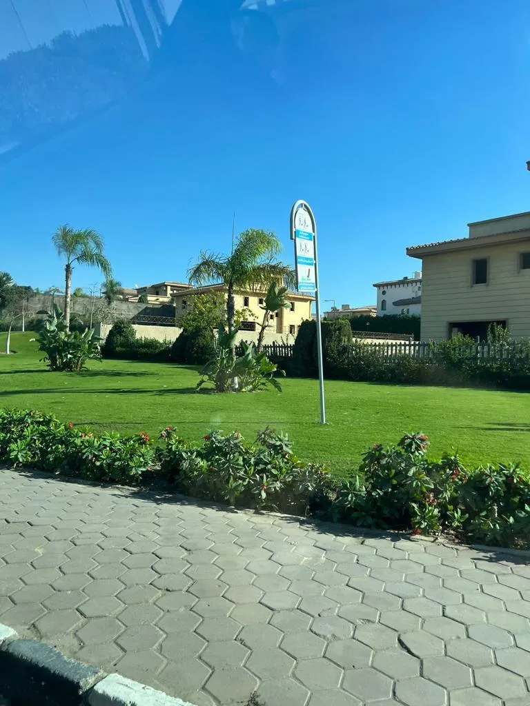 Villa for sale in El Rehab in New Cairo of 400 m² with 7 bedrooms