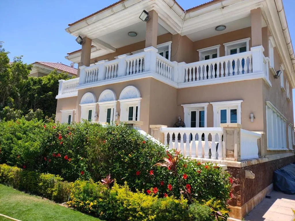 Villa for sale in Cairo Festival City in New Cairo of 700 m² with 4 bedrooms