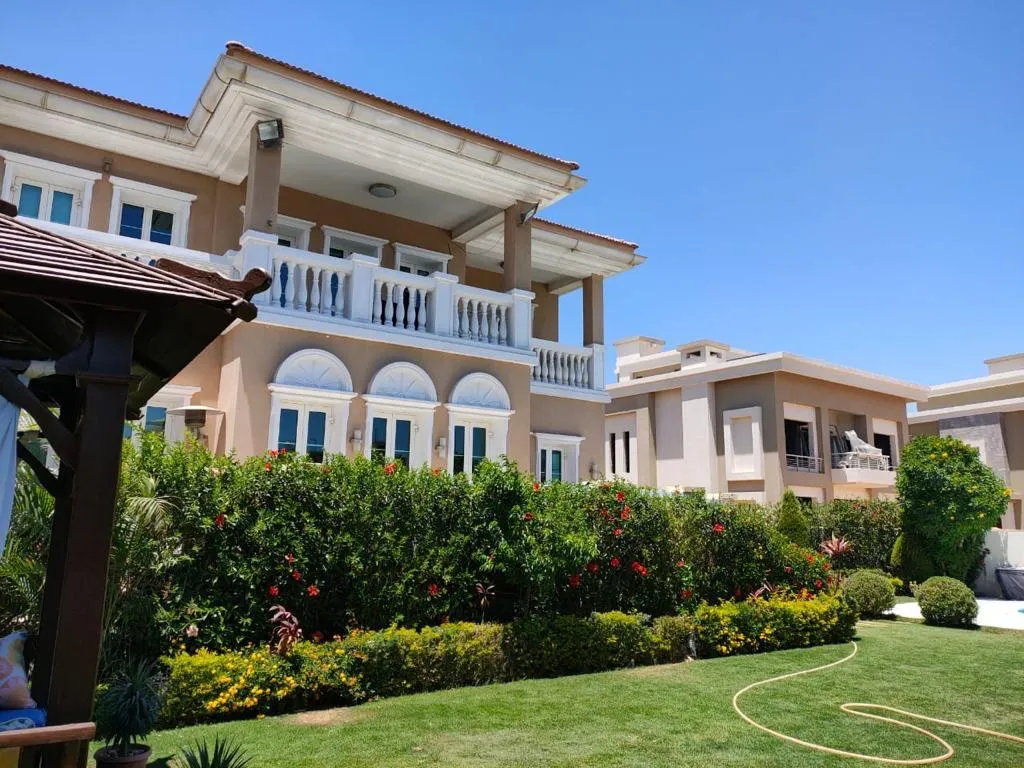 Villa for sale in Cairo Festival City in New Cairo of 700 m² with 4 bedrooms