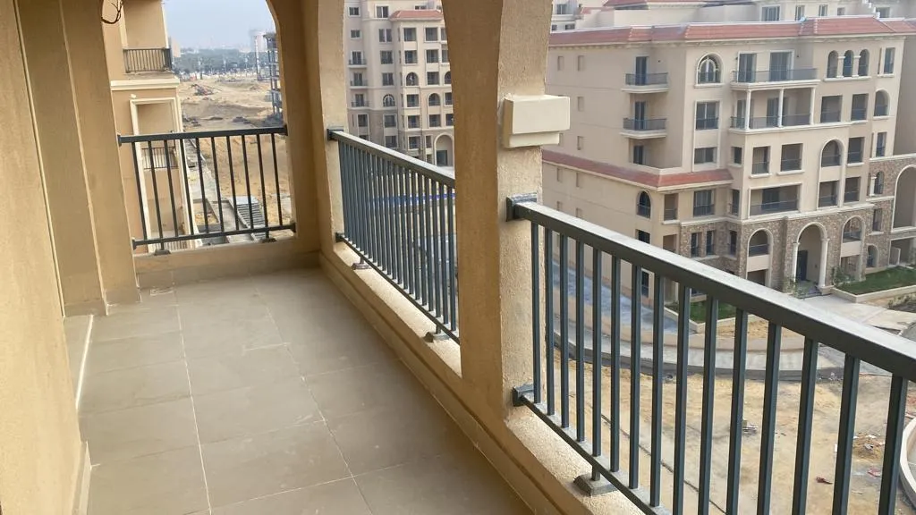شقة للبيع في ناينتي افينيو في المستثمرين الشمالية بمساحة 190 م² تتكون من 3 غرف