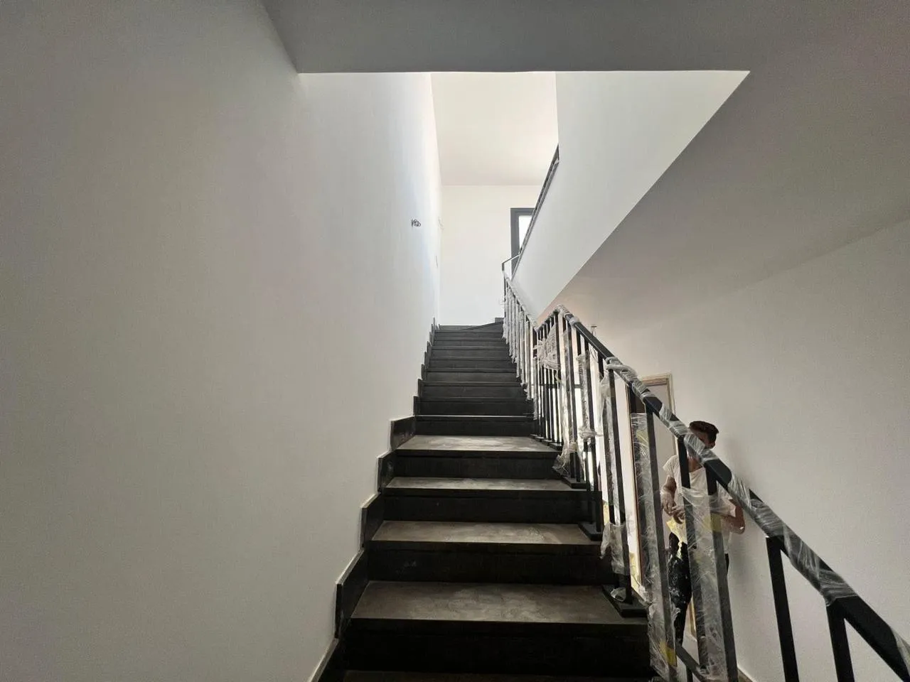 للبيع في البروج في بمساحة 0 م² تتكون من 0 غرف