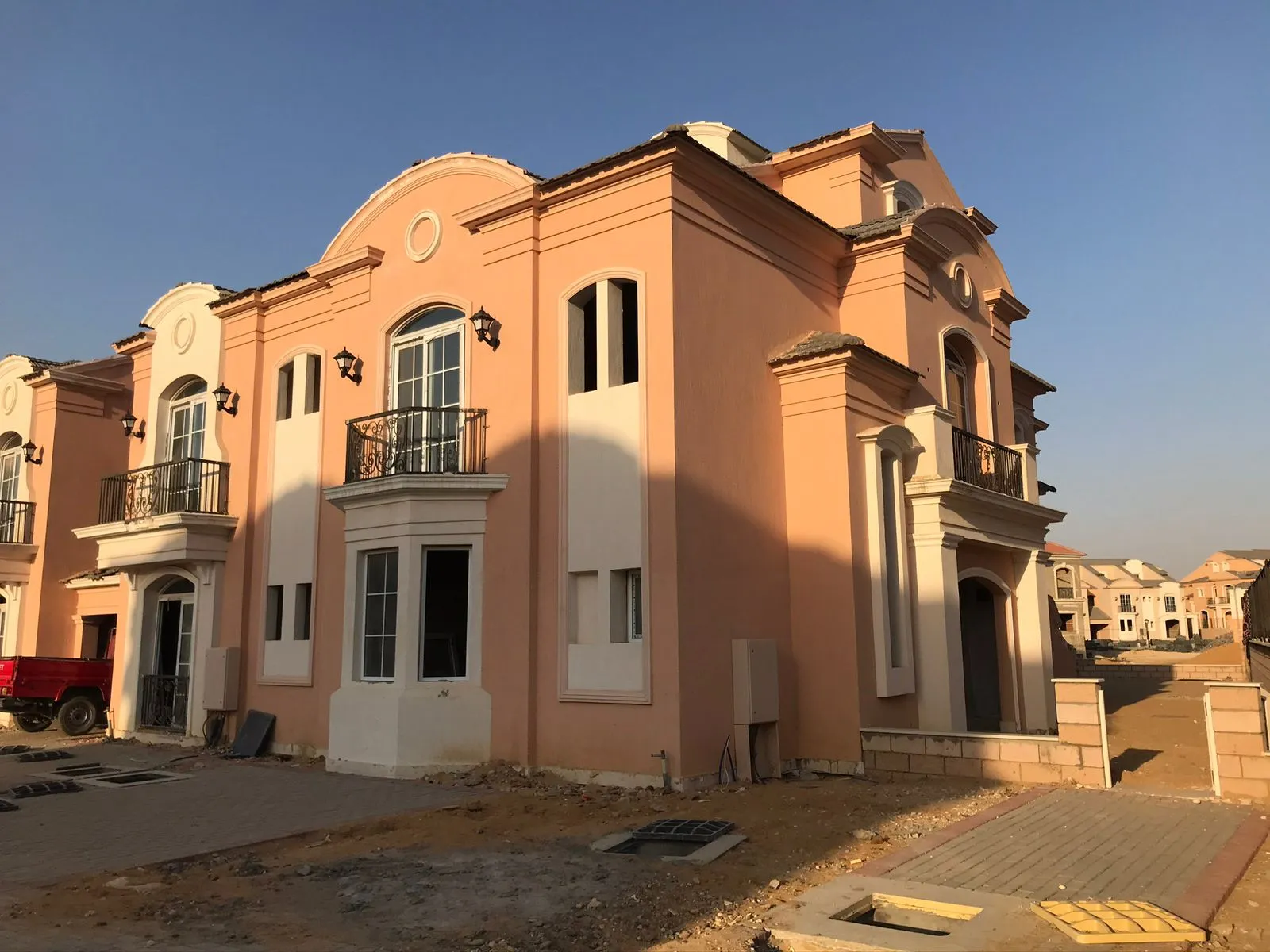 Townhouse for sale in Layan in New Cairo of 279 m² with 4 bedrooms