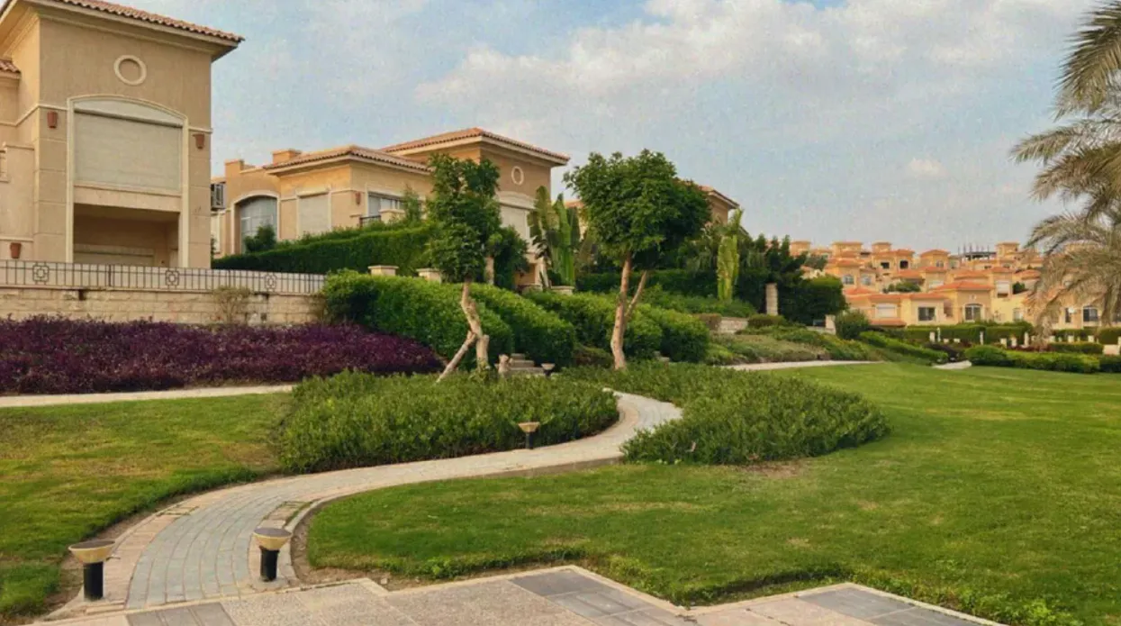 Villa for sale in Stone Park in New Cairo of 240 m² with 3 bedrooms