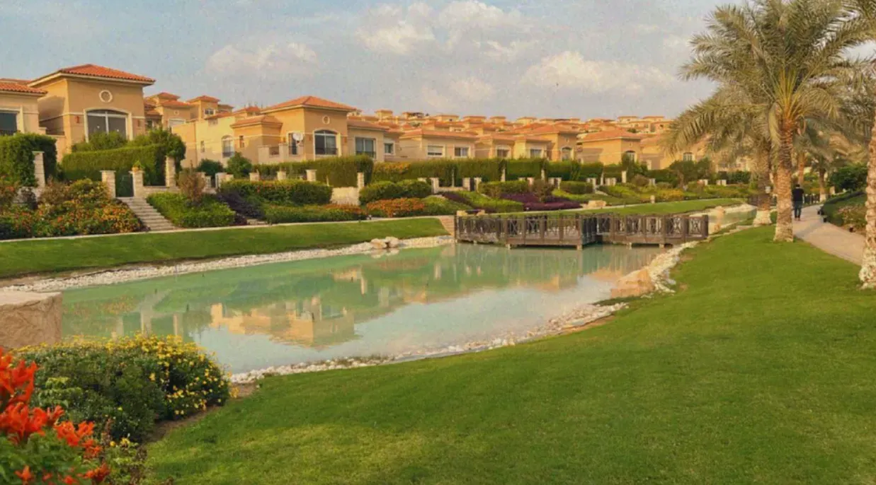 Villa for sale in Stone Park in New Cairo of 240 m² with 3 bedrooms