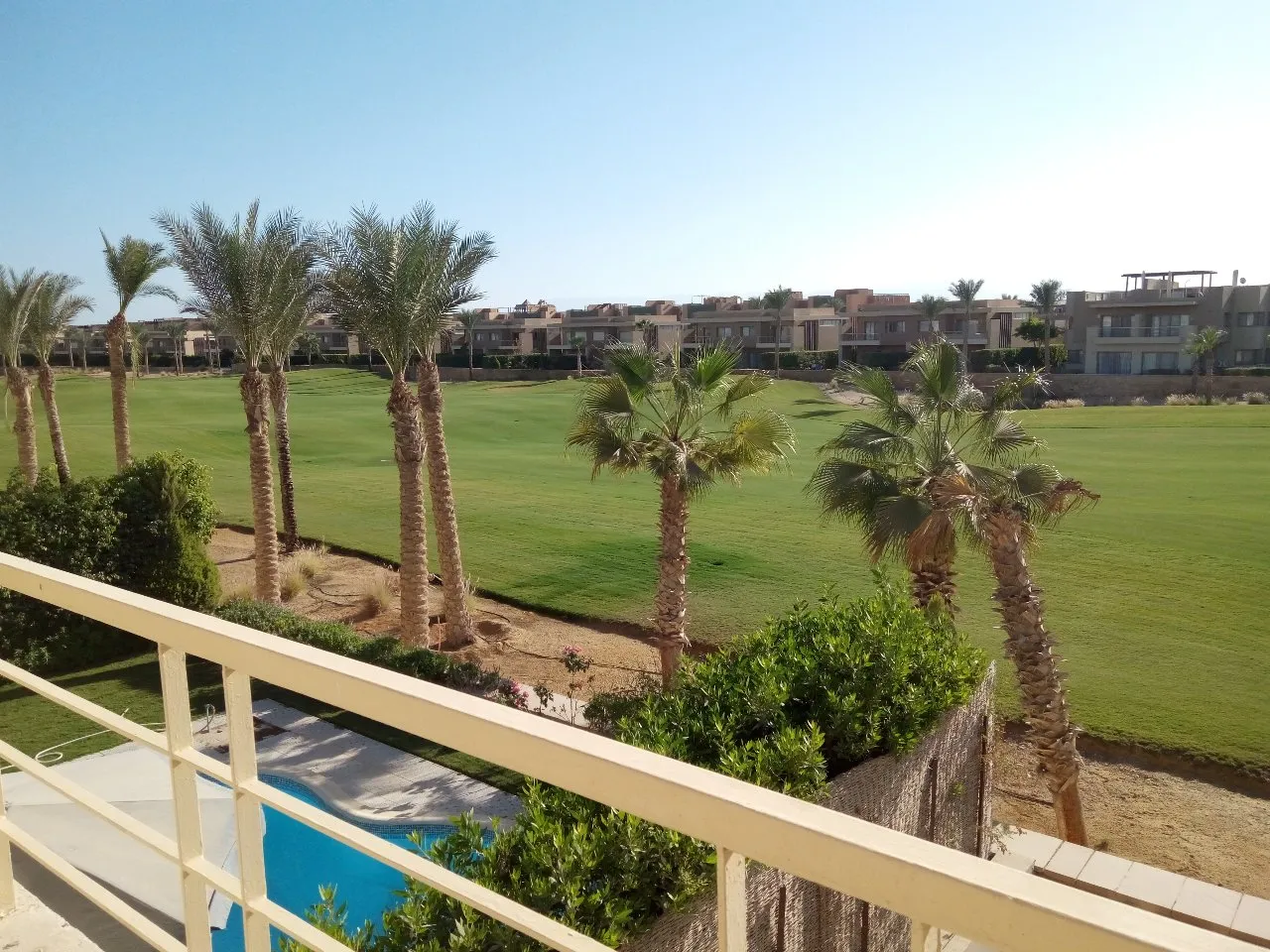 Chalet for sale in Little Venice in Ain Sokhna of 104 m² with 2 bedrooms
