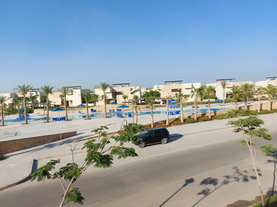 Chalet for sale in Little Venice in Ain Sokhna of 104 m² with 2 bedrooms