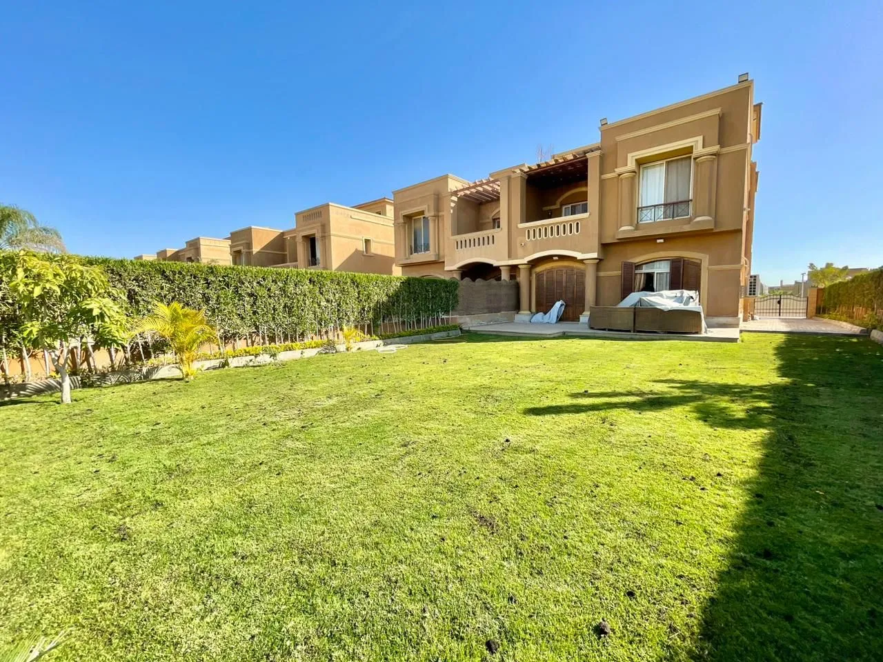 Twinhouse for sale in Royal Meadows Sheikh Zayed in El Sheikh Zayed of 350 m² with 3 bedrooms