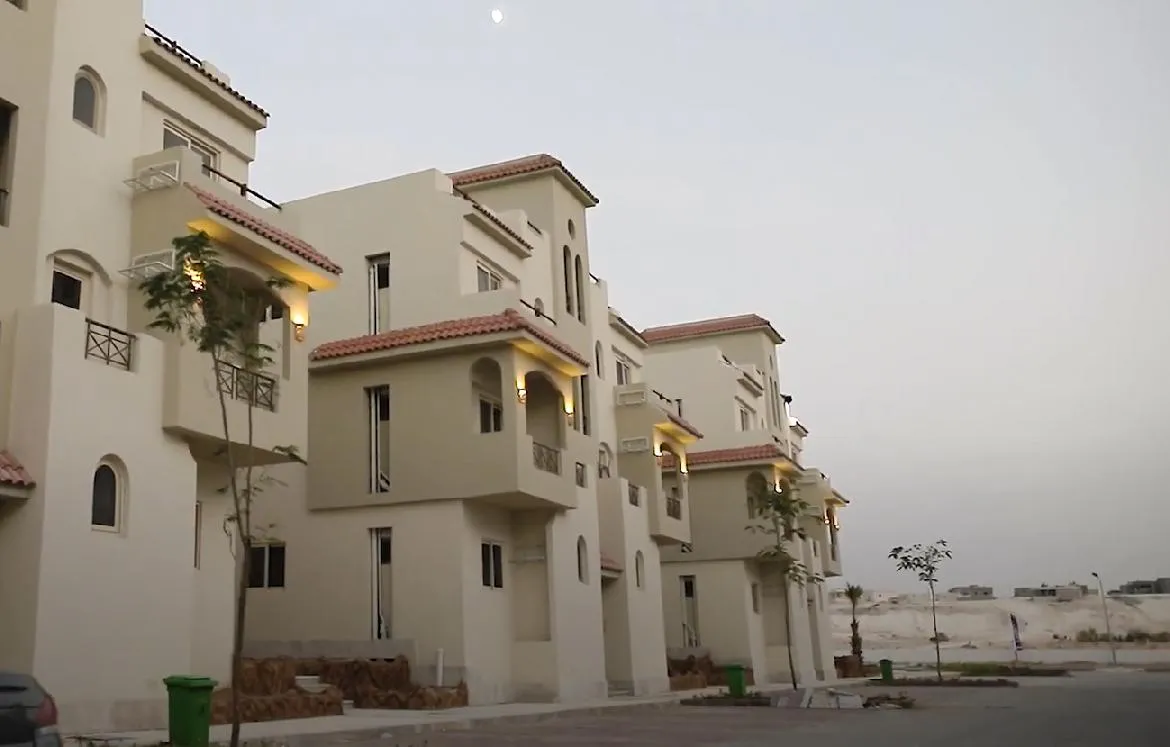  للبيع في لاسيرينا الساحل الشمالي في  بمساحة 0 م² تتكون من 0 غرف