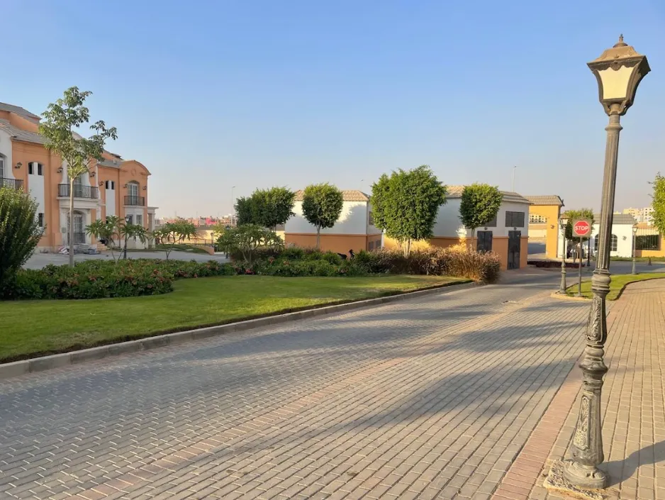 Townhouse for sale in Layan in New Cairo of 265 m² with 3 bedrooms