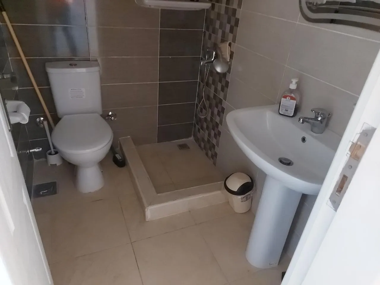  للبيع في اجوره سيدي عبد الرحمن في  بمساحة 0 م² تتكون من 0 غرف