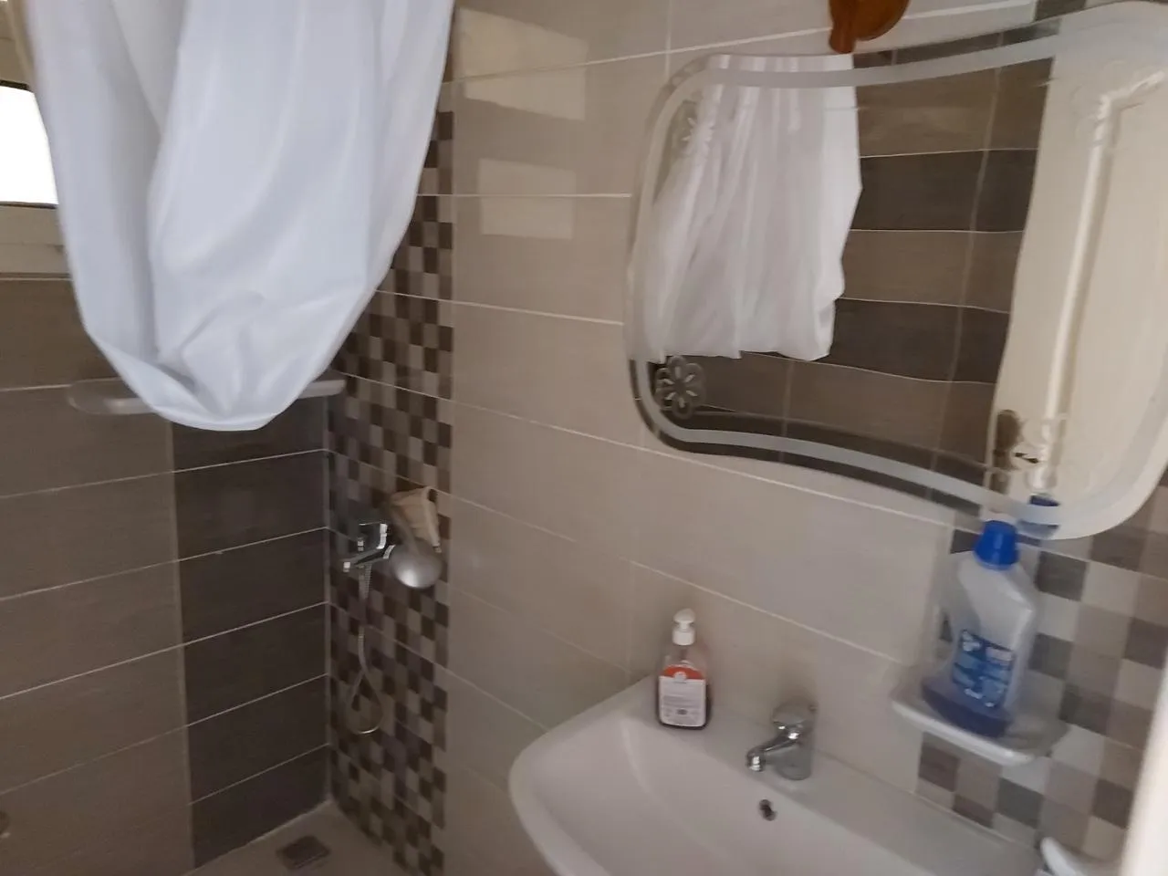  للبيع في اجوره سيدي عبد الرحمن في  بمساحة 0 م² تتكون من 0 غرف