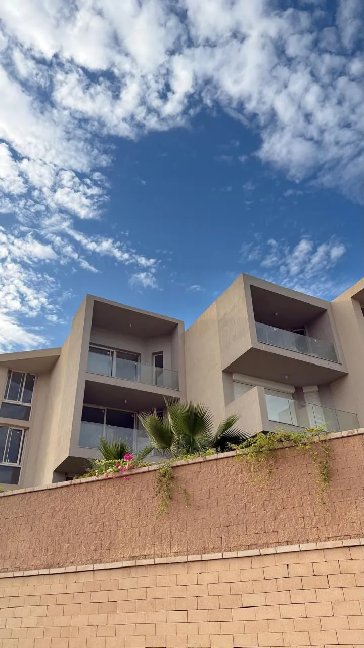  للبيع في المونت الجلالة في  بمساحة 0 م² تتكون من 0 غرف