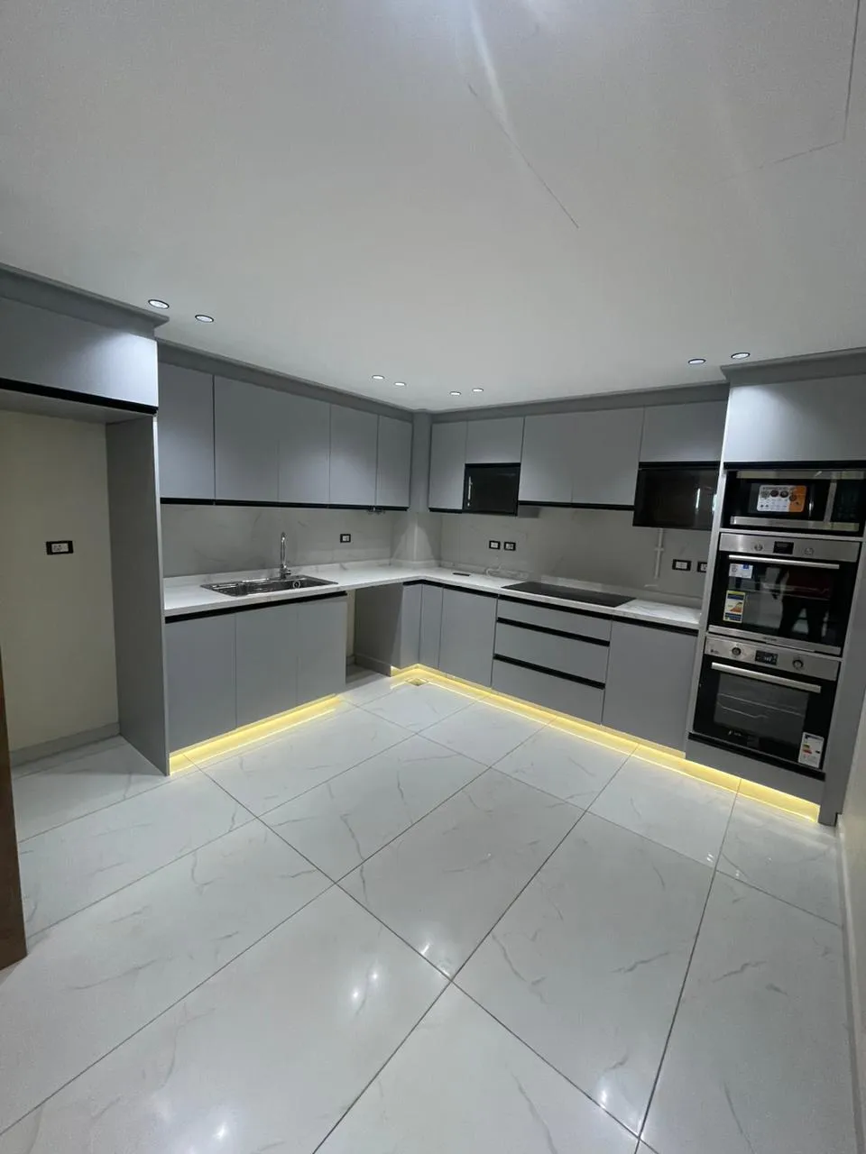 Duplex for sale in Villette in Golden Square of 318 m² with 3 bedrooms