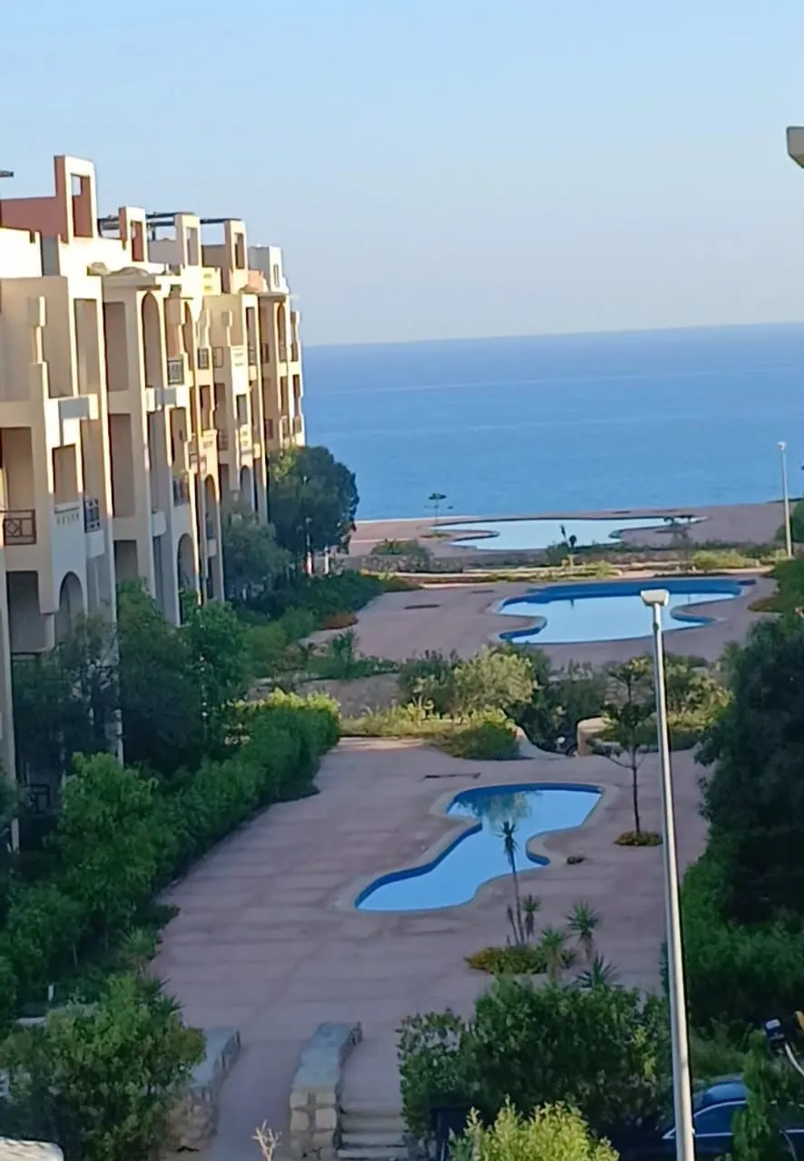 Chalet for sale in Emirates Heights in Ras El Hekma of 100 m² with 2 bedrooms