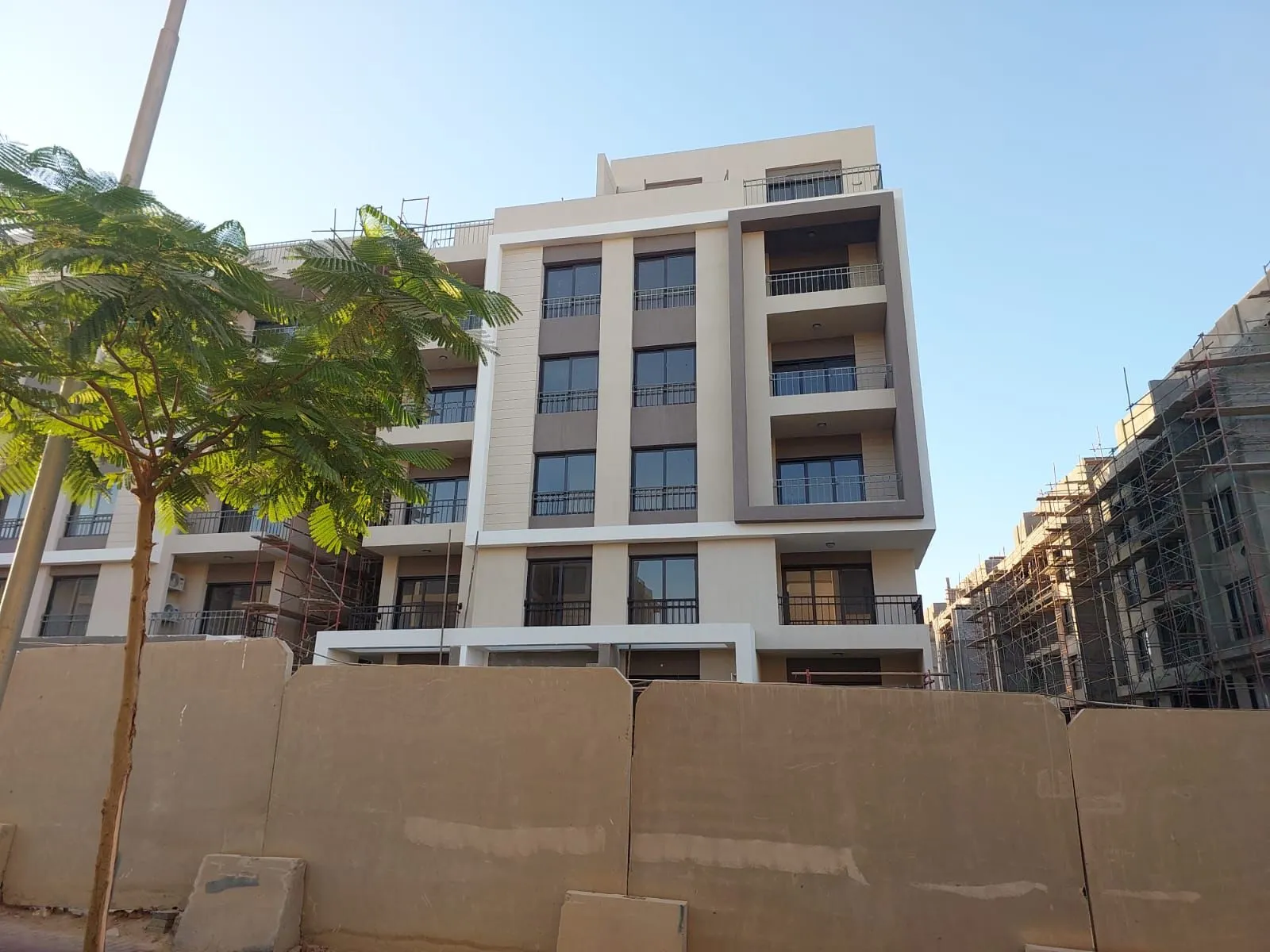للبيع في فيفث سكوير المراسم في بمساحة 0 م² تتكون من 0 غرف